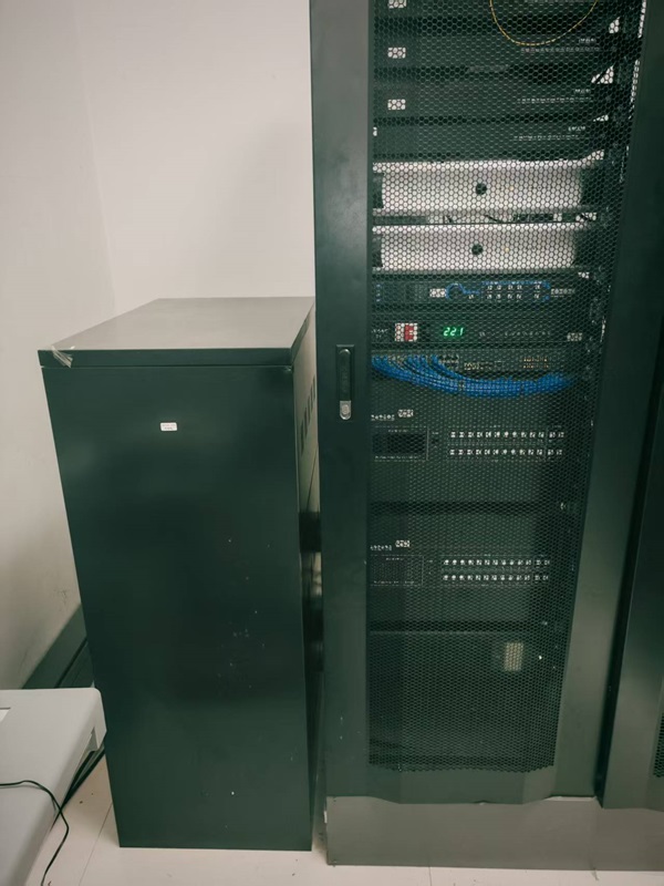 某市委办办公室UPS安装调试完毕